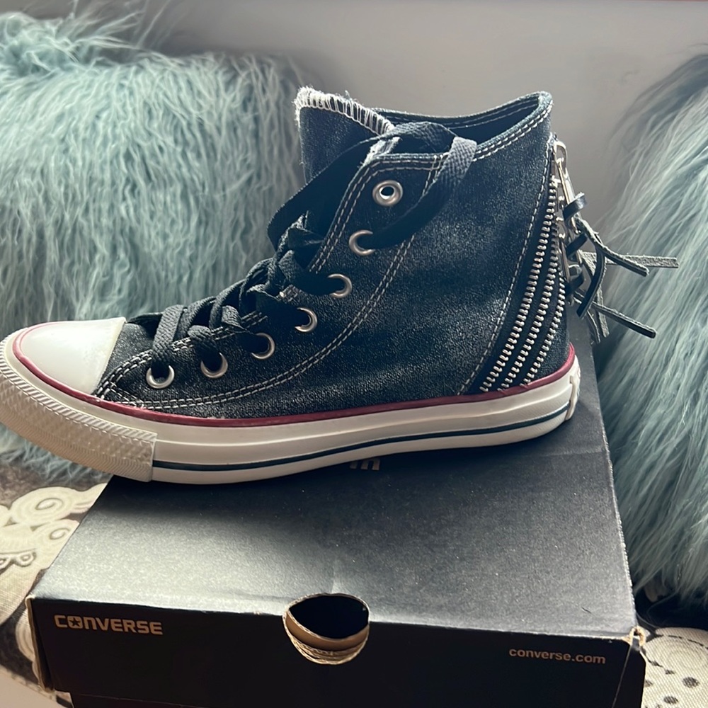 **Brand New** 
Converse tri zip